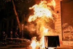 Sokaklar ateşe verildi: Çok sayıda gözaltı var