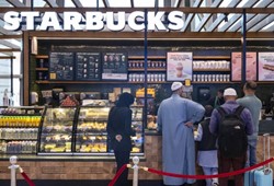 starbucksta-kiyafet-krizi-calisanlar-ayakta.jpg