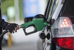 tarihin-en-buyuk-zami-geliyor-benzin-motorin-fuzeye-bagladi.jpg