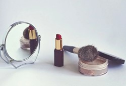 Tatsız ruj orucu bozar mı?