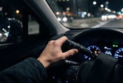 trafikte-pes-pese-yapana-hapis-cezasi-geldi-her-aracta-var.jpg