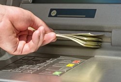 unlu-bankadan-sok-karar-nakit-islemler-tarih-oldu-tum-atmler-kapatildi.jpg