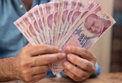 Ünlü ekonomist geri adım attı: Asgari ücret tahminini değiştirdi