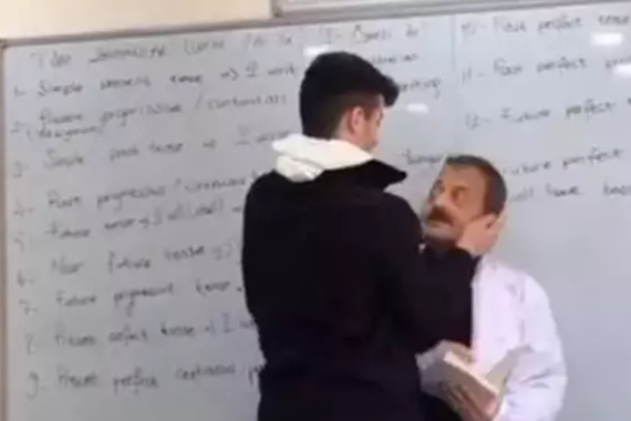 Yaptığıyla Türkiye'nin gündemine oturmuştu! Eyüp öğretmenden kötü haber