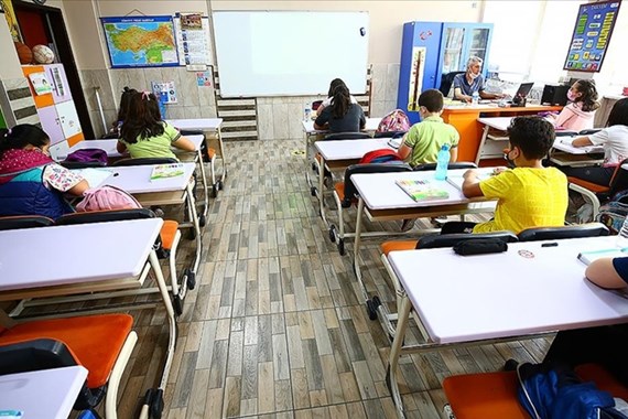Yarın okullar kaçta açılacak? Dersler saat kaçta başlayacak? MEB İlkokul, ortaokul ve lise ilk ders