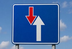 Yeni trafik tabelası sürücüleri şaşkına çevirdi: Anlamını bilen yok