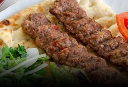 Yıllardır herkes bu mekânda yiyordu! Meğer domuz eti kullanıyorlarmış!