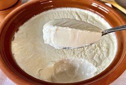 yogurt-tutmadi-diye-uzulmeyin-bu-yontemle-tas-gibi-oluyor.jpg
