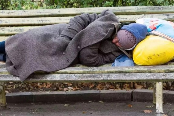 1-milyon-dolarlik-piyango-cikti-evsizin-tepkisi-sasirtti.jpg
