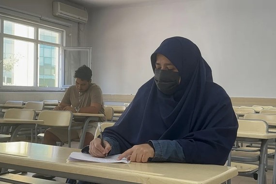 13uncu-diplomasini-alan-kadin-gundem-oldu.jpg