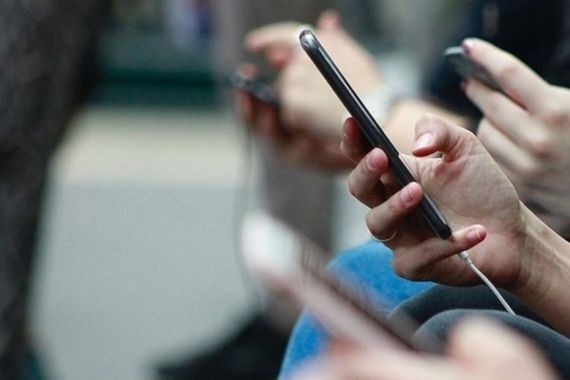 2 telefon birden tarih oluyor: Dev marka fişini çekti