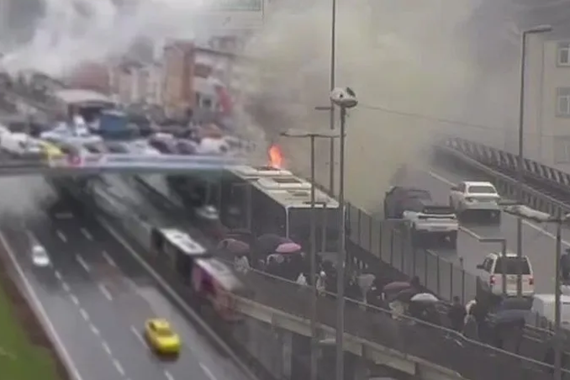 İstanbul Metrobüs Hattında Korkutan Anlar! Yangın İddiası Seferleri mi Durdurdu?