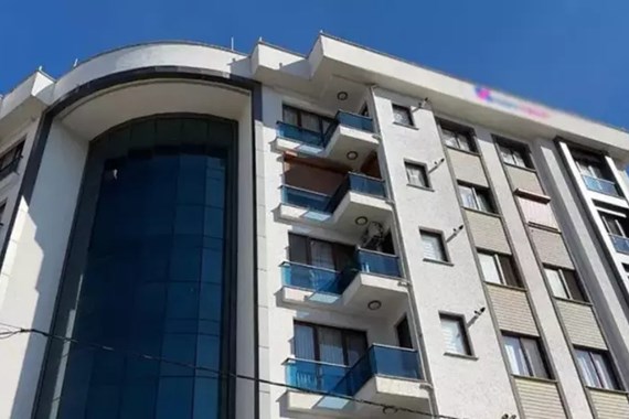 40-gunluk-bebek-camdan-attilar-iste-kahreden-o-detaylar.jpg