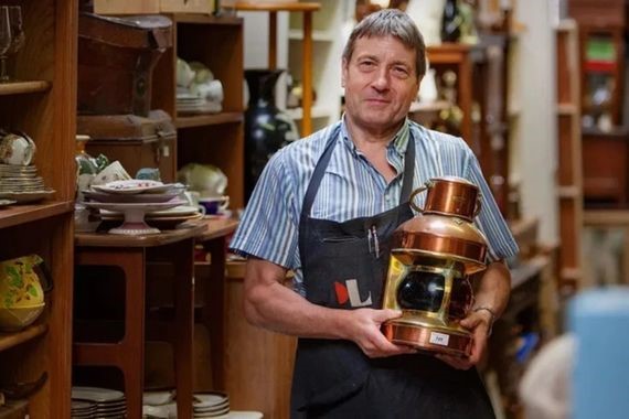 50 yıllık bisküvi kutusunun içinden servet çıktı