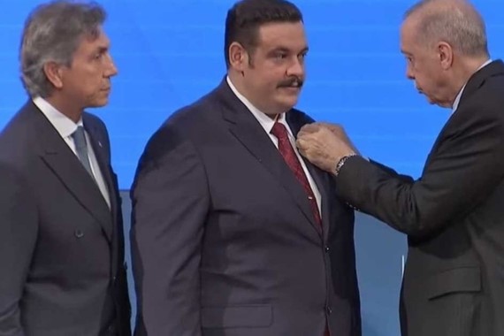 ak-partiye-katilim-aninda-salondakileri-sasirtan-sozler.jpg