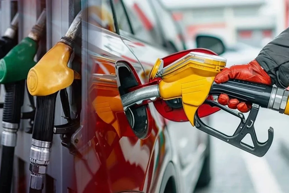 Akaryakıtta Beklenen Hamle Geldi: Zamların Önüne Set Çekildi!