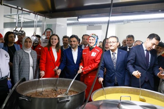 Türk Kızılay Bağcılar Aşevi Açıldı: Günlük Sıcak Yemek Desteği Başladı!
