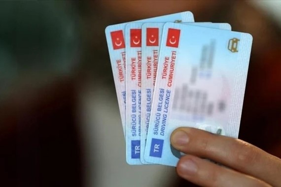 bakanlik-acikladi-bu-hiz-sinirini-gecen-suruculerin-ehliyeti-90-gunlugune-iptal-edilecek.jpg