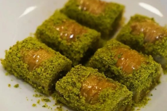baklavada-buyuk-skandal-fistik-diye-boyali-kuruyemis-kullandilar.jpg