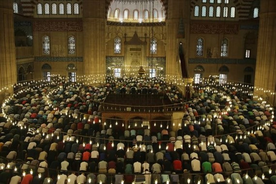 bayram-namazi-kacta-kilinacak-il-il-saatler-aciklandi.jpg