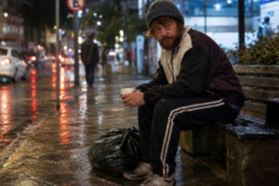 Belediye Başkanından Gizli Denetim: Evsiz Kılığında Sokağa İndi!