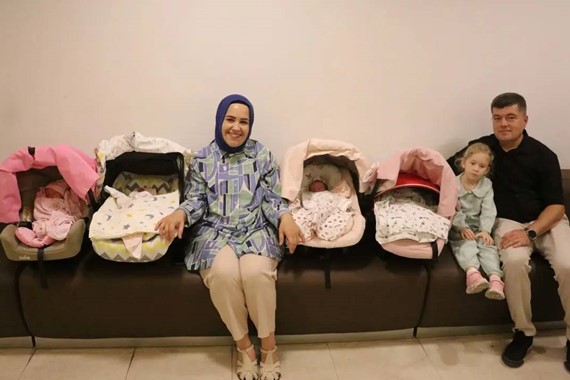 Bir kardeş hayaliyle başladılar, beş kızları oldu