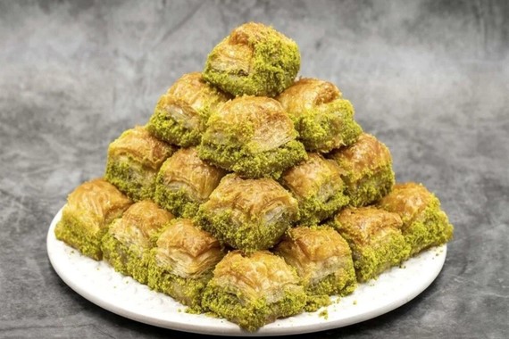 bu-markanin-baklavasinda-bakteri-tespit-edildi-sakin-yemeyin.jpg