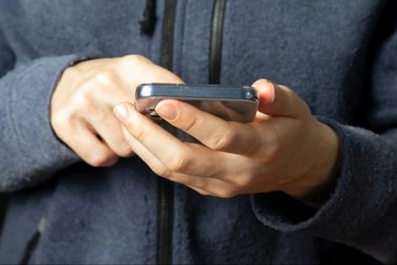 bu-model-tartisma-cikardi-telefon-ekran-goruntulerini-devlete-iletiyor.jpg