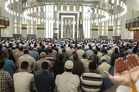 Bursa'da Cuma Namazı Kaçta Okunuyor? Trabzon, Kayseri Cuma Namazı Saatleri 18 Eylül 2026!