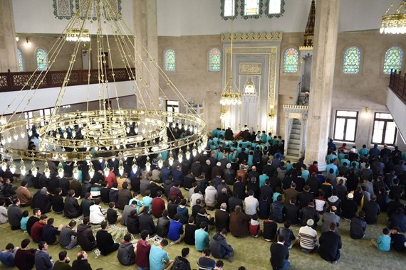Çorum'da Cuma Namazı Kaçta Okunuyor? Osmaniye, Rize Cuma Namazı Saatleri 1 Mayıs 2026!