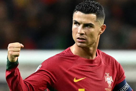 cristiano-ronaldo-sosyal-medyada-1-milyar-takipciye-ulasan-ilk-kisi-oldu.png