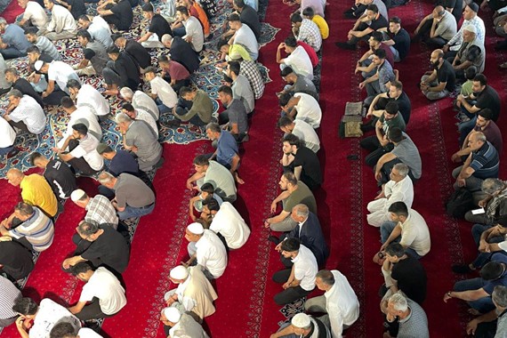 Cuma namazı ve öğle namazı nasıl kılınır? Cuma namazı son sünneti nasıl kılınır?