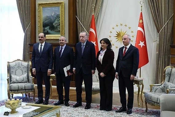 cumhurbaskani-erdogan-ile-dem-parti-heyeti-arasinda-kritik-gorusme.jpg