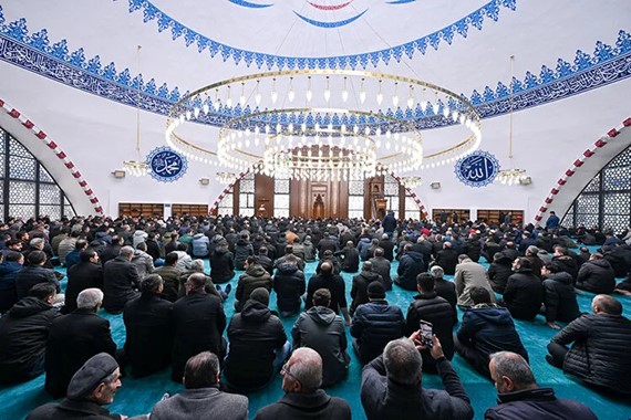 Diyarbakır'da Cuma Namazı Kaçta Okunuyor? Sivas, Van Cuma Namazı Saatleri 10 Temmuz 2026!