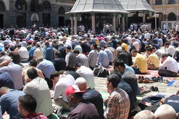 Diyarbakır'da Cuma Namazı Kaçta Okunuyor? Sivas, Van Cuma Namazı Saatleri 22 Mayıs 2026!