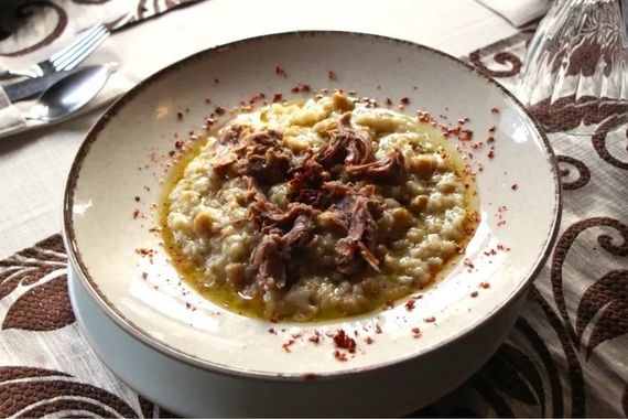 Dünyanın en uzun sürede pişen yemeği: Krallar için kutsaldı, günde 3 öğün yeniyor