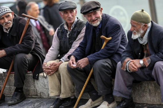 emekli-olup-calismak-isteyenlere-kotu-haber.jpg