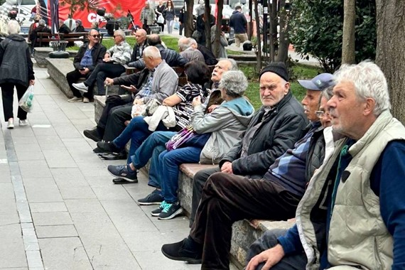 Emekli rapor parası alır mı? Çalışan emekliye rapor ücreti ödenir mi, şartları neler?