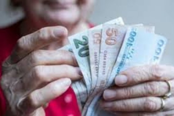 emeklilerin-bekledigi-yasa-cikti-maaslar-degisti.jpg