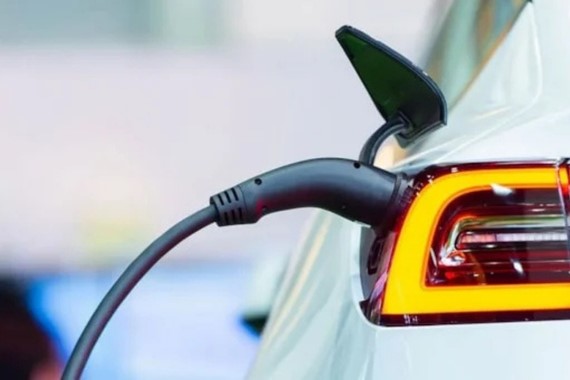 Evinde elektrikli aracını şarj eden vatandaşa milyonluk ceza kesildi