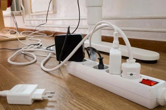 evinizin-bu-odasinda-kesinlikle-uzatma-kablosu-kullanmayin.jpg