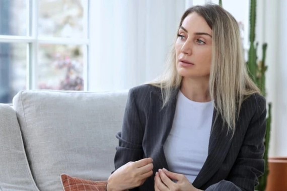 first-ladyden-dilek-imamogluna-dikkat-ceken-telefon.jpg