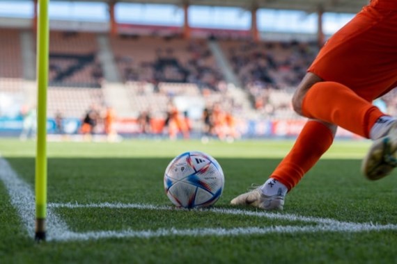 futbolda-kural-degisiyor-korner-cezasi-gelecek.jpg