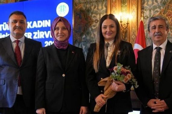 fuzul-kadin-istihdamindaki-basarilariyla-odullendirildi.jpg
