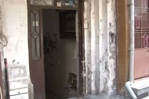 genc-kiz-kapiyi-acti-hayatinin-sokunu-yasadi.png
