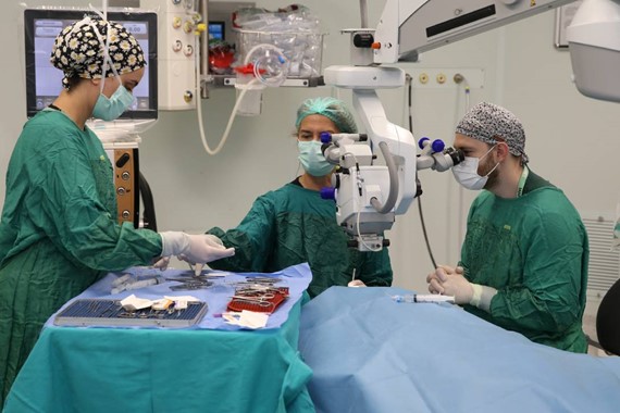 Göz Hekimleri Canlı Yayında 4 Günde 70 Ameliyat Yapacak