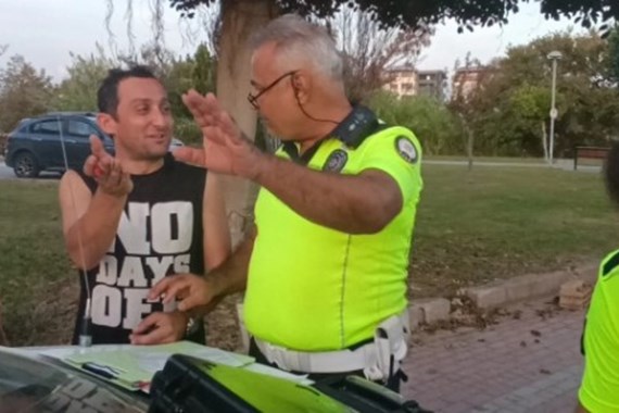 gurbetciden-polise-tepki-ceken-sozler-bu-ulkenin-kac-paraya-ihtiyaci-var.jpg