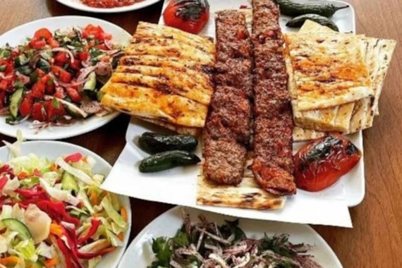helal-diye-satildi-kebap-etlerinde-domuz-cikti.jpg