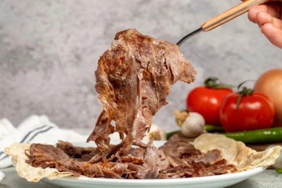herkesin-bildigi-restoranda-sok-yillardir-yediginiz-doner-bakin-neymis.jpeg