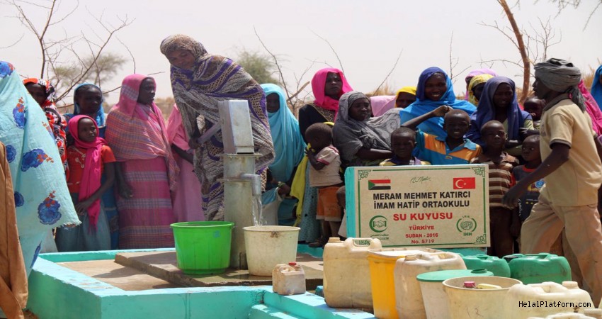 ihh-afrikanin-unutulmus-bolgelerinde-su-kuyusu-aciyor.jpg